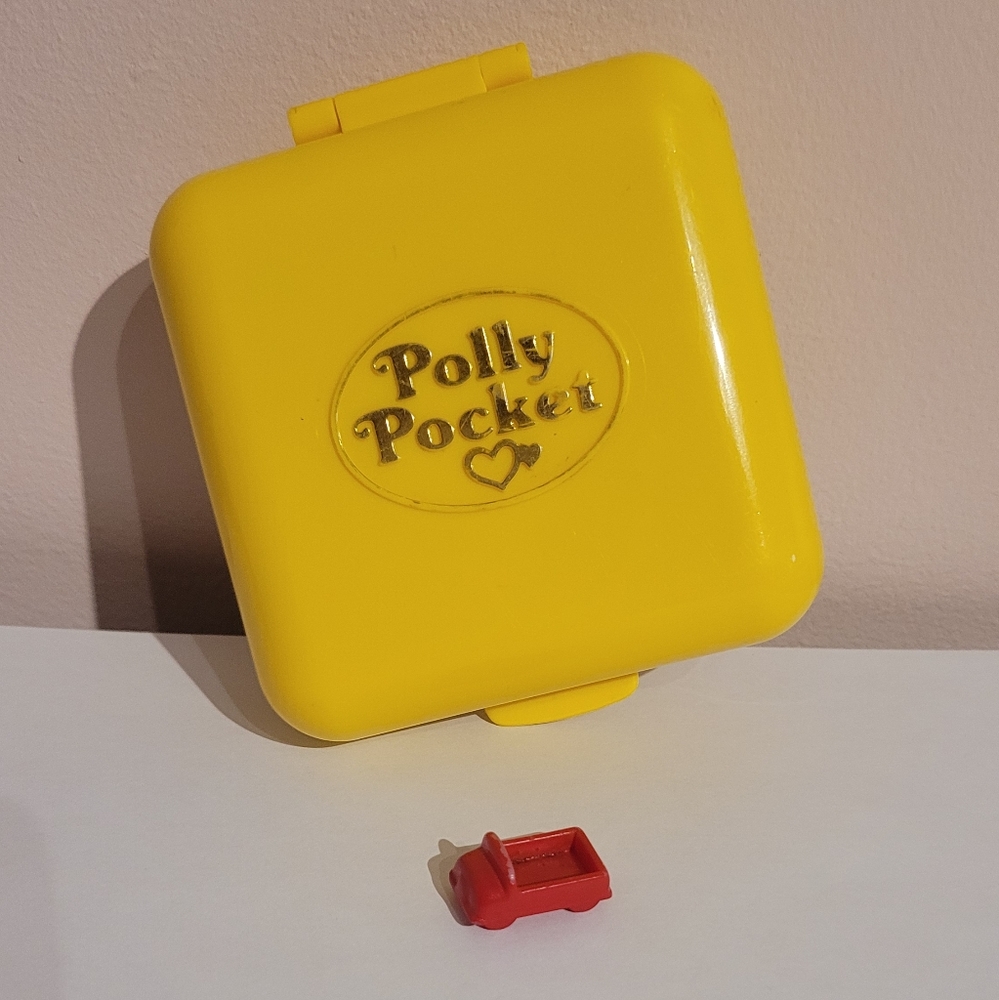 Polly pocket bluebird vintage nursery school with red car